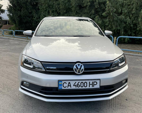 Серый Фольксваген Джетта, объемом двигателя 1.39 л и пробегом 130 тыс. км за 12500 $, фото 1 на Automoto.ua