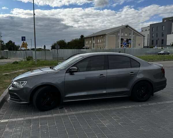 Фольксваген Джетта 2016 в Львове на Automoto.ua Серый Фольксваген Джетта, объемом двигателя 1.39 л и пробегом 180 тыс. км за 10300 $, фото 1 на Automoto.ua