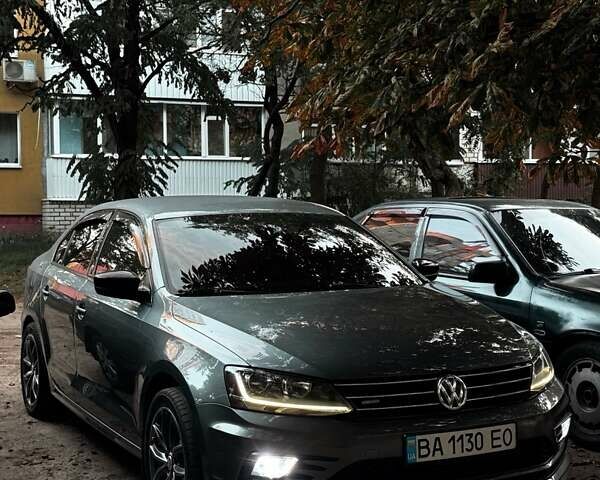 Фольксваген Джетта 2017 в Кременчуге на Automoto.ua Серый Фольксваген Джетта, объемом двигателя 1.4 л и пробегом 92 тыс. км за 13100 $, фото 1 на Automoto.ua