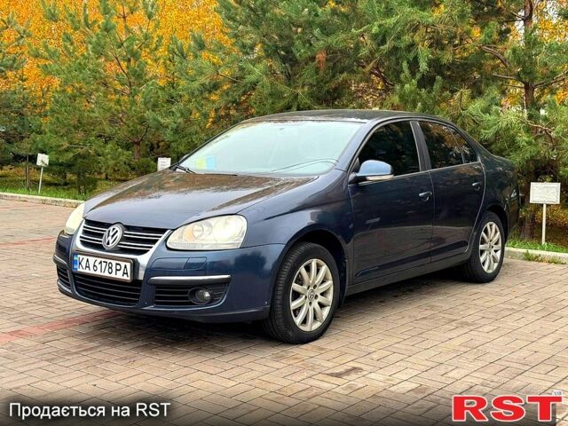 Синий Фольксваген Джетта, объемом двигателя 1.6 л и пробегом 22000 тыс. км за 5100 $, фото 1 на Automoto.ua