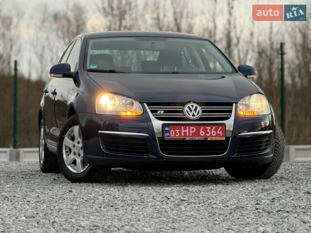 Синий Фольксваген Джетта, объемом двигателя 1.6 л и пробегом 215 тыс. км за 7490 $, фото 1 на Automoto.ua