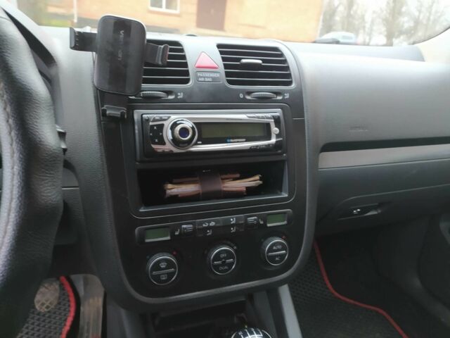 Зеленый Фольксваген Джетта, объемом двигателя 1.6 л и пробегом 380 тыс. км за 6000 $, фото 1 на Automoto.ua