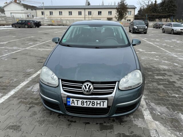 Зеленый Фольксваген Джетта, объемом двигателя 1.6 л и пробегом 229 тыс. км за 3600 $, фото 1 на Automoto.ua