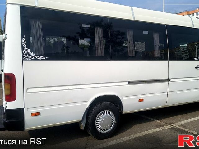 Белый Фольксваген ЛТ, объемом двигателя 2.5 л и пробегом 240 тыс. км за 7400 $, фото 1 на Automoto.ua