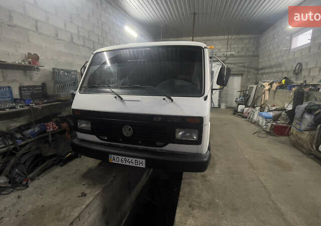 Белый Фольксваген ЛТ, объемом двигателя 2.38 л и пробегом 220 тыс. км за 3900 $, фото 1 на Automoto.ua