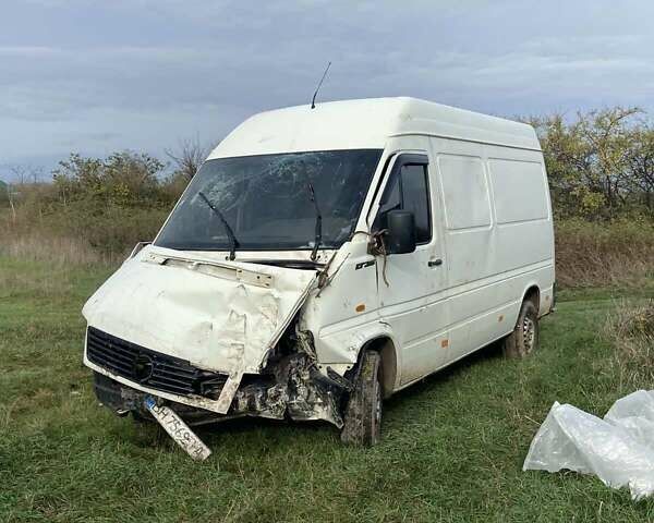 Белый Фольксваген ЛТ, объемом двигателя 2.46 л и пробегом 600 тыс. км за 2800 $, фото 1 на Automoto.ua