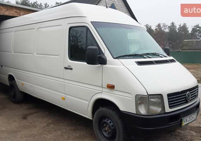 Белый Фольксваген ЛТ, объемом двигателя 2.46 л и пробегом 471 тыс. км за 10500 $, фото 1 на Automoto.ua