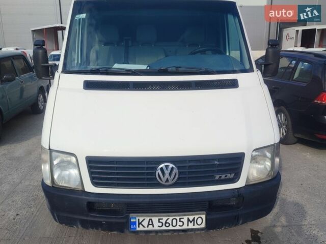 Белый Фольксваген ЛТ, объемом двигателя 2.46 л и пробегом 300 тыс. км за 9000 $, фото 1 на Automoto.ua