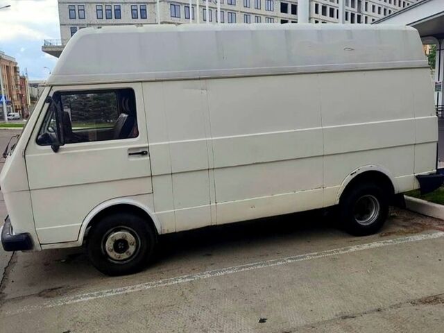 Білий Фольксваген ЛТ, об'ємом двигуна 2.4 л та пробігом 300 тис. км за 3000 $, фото 1 на Automoto.ua