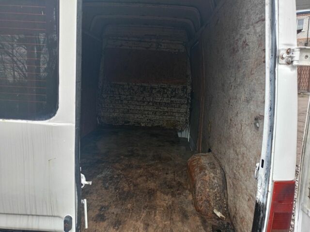 Белый Фольксваген ЛТ, объемом двигателя 2 л и пробегом 300 тыс. км за 3999 $, фото 1 на Automoto.ua