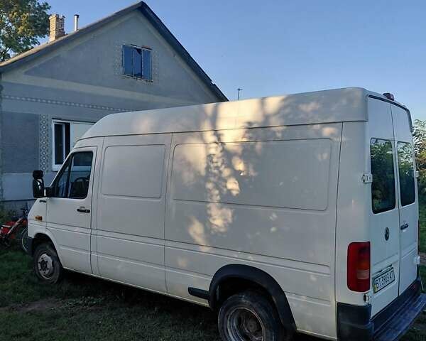 Белый Фольксваген ЛТ, объемом двигателя 2.5 л и пробегом 235 тыс. км за 12000 $, фото 1 на Automoto.ua