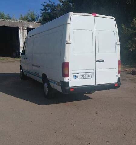 Белый Фольксваген ЛТ, объемом двигателя 2.46 л и пробегом 700 тыс. км за 7800 $, фото 1 на Automoto.ua