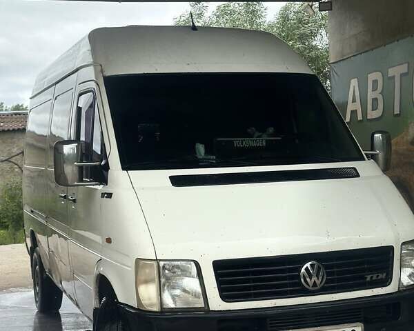Белый Фольксваген ЛТ, объемом двигателя 2.5 л и пробегом 235 тыс. км за 4000 $, фото 1 на Automoto.ua