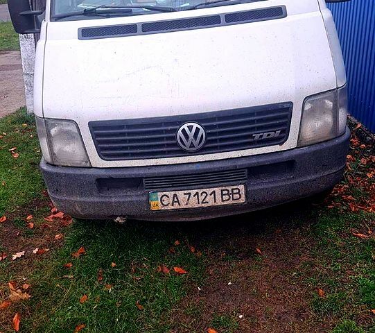 Белый Фольксваген ЛТ, объемом двигателя 2.5 л и пробегом 350 тыс. км за 4300 $, фото 1 на Automoto.ua