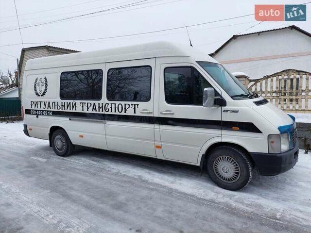 Белый Фольксваген ЛТ, объемом двигателя 2.46 л и пробегом 350 тыс. км за 11500 $, фото 1 на Automoto.ua