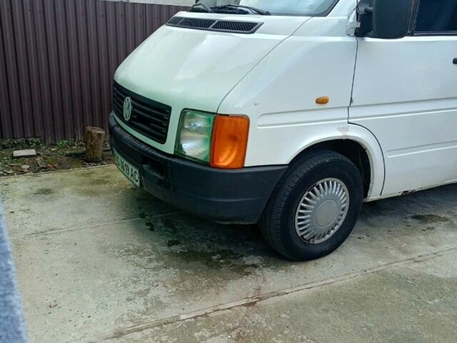 Белый Фольксваген ЛТ, объемом двигателя 0 л и пробегом 555 тыс. км за 4300 $, фото 1 на Automoto.ua