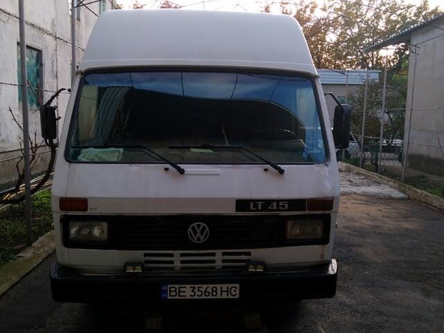 Белый Фольксваген ЛТ, объемом двигателя 2.4 л и пробегом 180 тыс. км за 3800 $, фото 1 на Automoto.ua