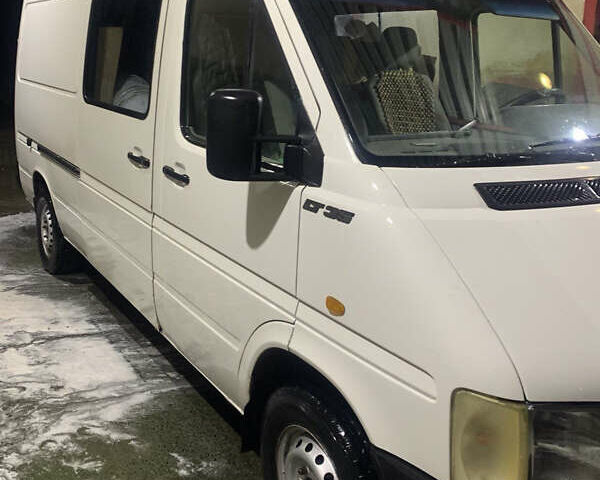 Белый Фольксваген ЛТ, объемом двигателя 2.5 л и пробегом 680 тыс. км за 6500 $, фото 1 на Automoto.ua