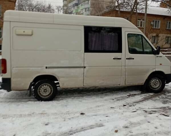 Белый Фольксваген ЛТ, объемом двигателя 2.5 л и пробегом 486 тыс. км за 6500 $, фото 1 на Automoto.ua