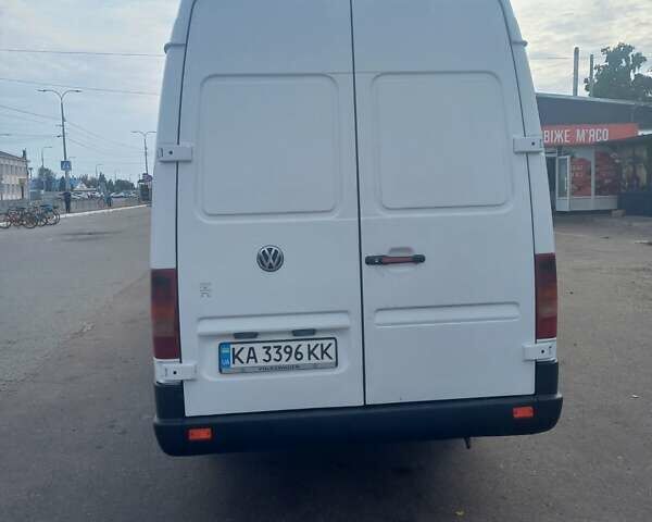 Белый Фольксваген ЛТ, объемом двигателя 2.46 л и пробегом 165 тыс. км за 13000 $, фото 1 на Automoto.ua