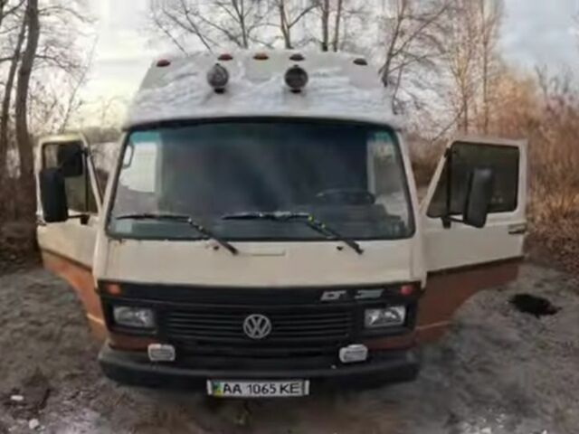 Бежевый Фольксваген ЛТ, объемом двигателя 2.4 л и пробегом 230 тыс. км за 400 $, фото 1 на Automoto.ua