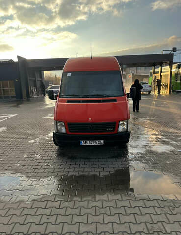 Красный Фольксваген ЛТ, объемом двигателя 2.5 л и пробегом 344 тыс. км за 7500 $, фото 1 на Automoto.ua