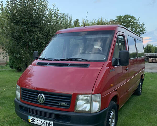 Красный Фольксваген ЛТ, объемом двигателя 2.46 л и пробегом 670 тыс. км за 8500 $, фото 1 на Automoto.ua