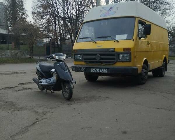 Желтый Фольксваген ЛТ, объемом двигателя 2.4 л и пробегом 400 тыс. км за 2800 $, фото 1 на Automoto.ua