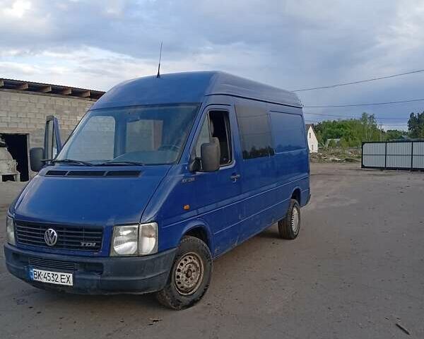 Синий Фольксваген ЛТ, объемом двигателя 2.46 л и пробегом 400 тыс. км за 6800 $, фото 1 на Automoto.ua