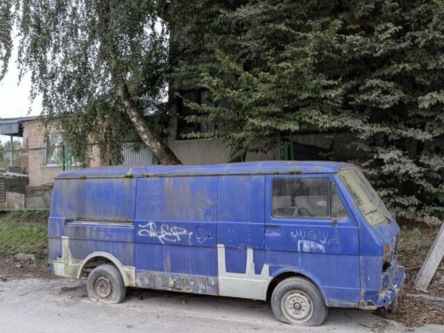 Синий Фольксваген ЛТ, объемом двигателя 0 л и пробегом 300 тыс. км за 364 $, фото 1 на Automoto.ua