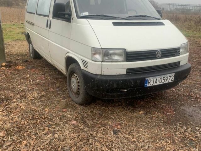 Белый Фольксваген Мультиван, объемом двигателя 0 л и пробегом 350 тыс. км за 2800 $, фото 1 на Automoto.ua