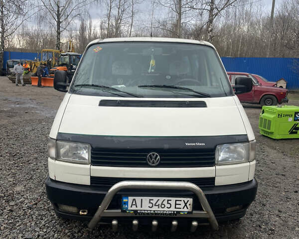 Белый Фольксваген Мультиван, объемом двигателя 2.46 л и пробегом 222 тыс. км за 4700 $, фото 1 на Automoto.ua