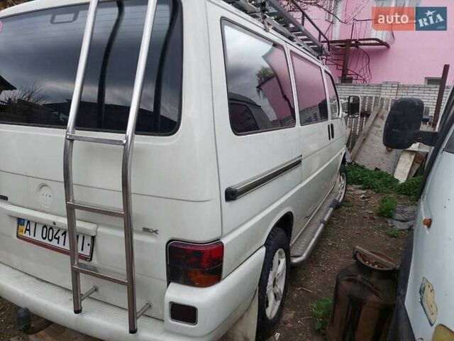 Белый Фольксваген Мультиван, объемом двигателя 2.4 л и пробегом 10 тыс. км за 8200 $, фото 1 на Automoto.ua