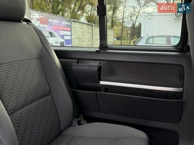 Белый Фольксваген Мультиван, объемом двигателя 2 л и пробегом 310 тыс. км за 17500 $, фото 1 на Automoto.ua