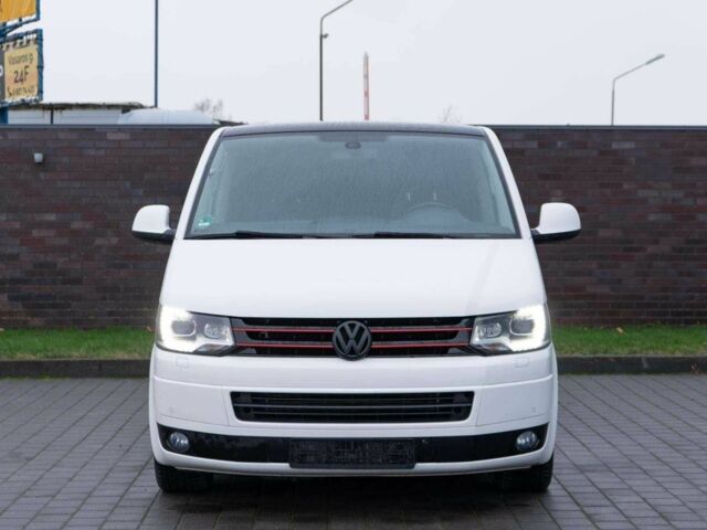 Белый Фольксваген Мультиван, объемом двигателя 2 л и пробегом 175 тыс. км за 9700 $, фото 1 на Automoto.ua