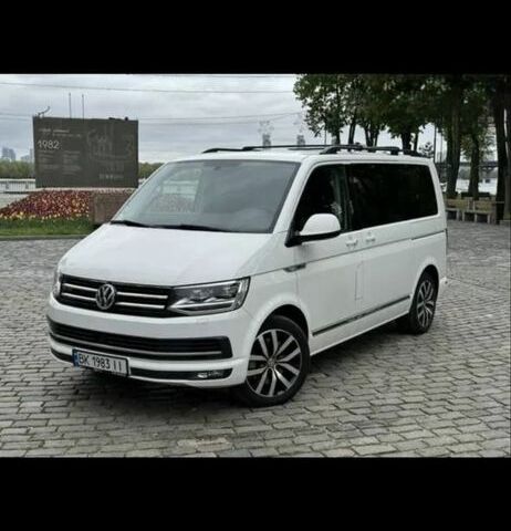 Белый Фольксваген Мультиван, объемом двигателя 2 л и пробегом 200 тыс. км за 43000 $, фото 1 на Automoto.ua