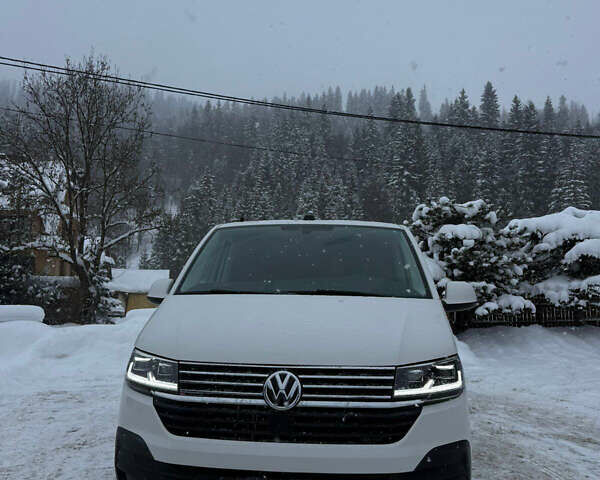 Белый Фольксваген Мультиван, объемом двигателя 1.97 л и пробегом 212 тыс. км за 44988 $, фото 1 на Automoto.ua
