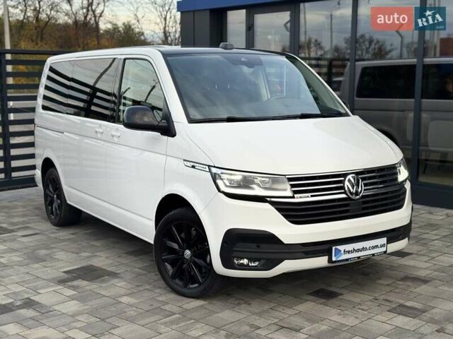 Білий Фольксваген Мультиван, об'ємом двигуна 2 л та пробігом 116 тис. км за 65900 $, фото 1 на Automoto.ua