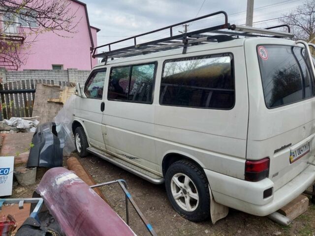 Белый Фольксваген Мультиван, объемом двигателя 2.4 л и пробегом 10 тыс. км за 8200 $, фото 1 на Automoto.ua