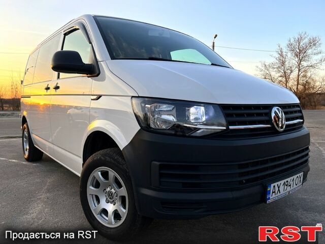 Белый Фольксваген Мультиван, объемом двигателя 2 л и пробегом 77 тыс. км за 31200 $, фото 1 на Automoto.ua