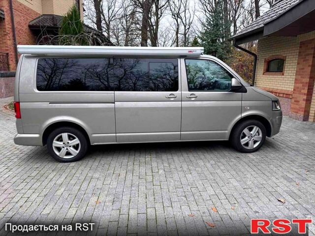 Бежевый Фольксваген Мультиван, объемом двигателя 2 л и пробегом 100 тыс. км за 35500 $, фото 1 на Automoto.ua