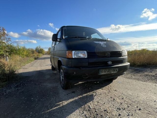 Фольксваген Мультиван 1993 в Славянске на Automoto.ua Черный Фольксваген Мультиван, объемом двигателя 2.4 л и пробегом 300 тыс. км за 1719 $, фото 1 на Automoto.ua