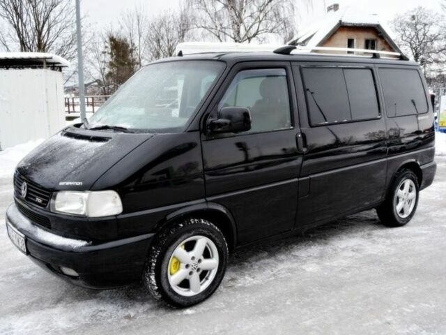 Черный Фольксваген Мультиван, объемом двигателя 2.5 л и пробегом 296 тыс. км за 2100 $, фото 1 на Automoto.ua