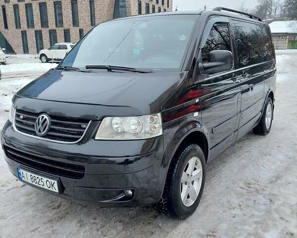 Черный Фольксваген Мультиван, объемом двигателя 2.5 л и пробегом 309 тыс. км за 10000 $, фото 1 на Automoto.ua