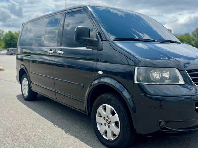 Чорний Фольксваген Мультиван, об'ємом двигуна 2.5 л та пробігом 310 тис. км за 13000 $, фото 1 на Automoto.ua