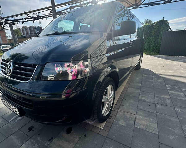 Черный Фольксваген Мультиван, объемом двигателя 1.9 л и пробегом 357 тыс. км за 8500 $, фото 1 на Automoto.ua
