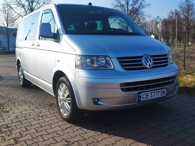 Черный Фольксваген Мультиван, объемом двигателя 1.6 л и пробегом 170 тыс. км за 16000 $, фото 1 на Automoto.ua