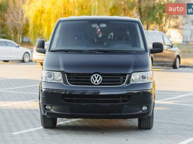 Черный Фольксваген Мультиван, объемом двигателя 2.47 л и пробегом 201 тыс. км за 14000 $, фото 1 на Automoto.ua