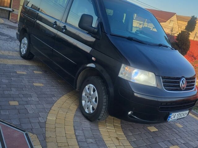 Черный Фольксваген Мультиван, объемом двигателя 2 л и пробегом 432 тыс. км за 13000 $, фото 1 на Automoto.ua