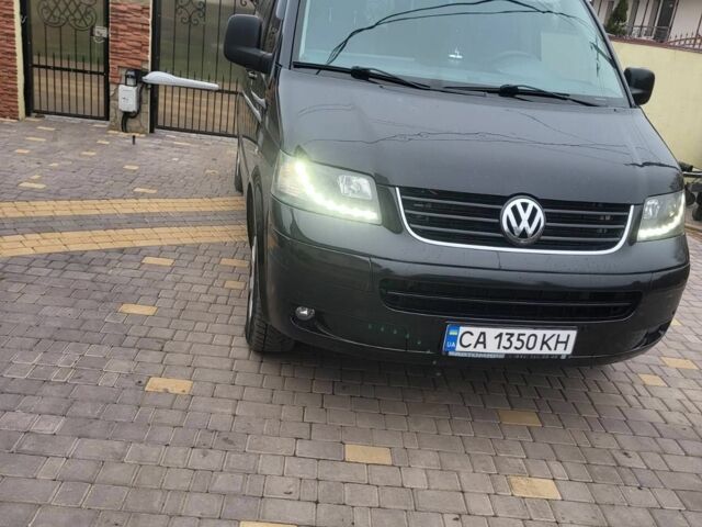 Черный Фольксваген Мультиван, объемом двигателя 3 л и пробегом 465 тыс. км за 11300 $, фото 1 на Automoto.ua